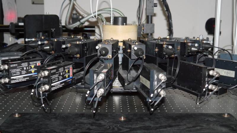Multi-angle light scattering instrument at the JGU Institute of Physical Chemistry, which is a key instrument for the analysis of amphiphile polymer network gels . Photo: Georg Conrad Multi-angle light scattering instrument